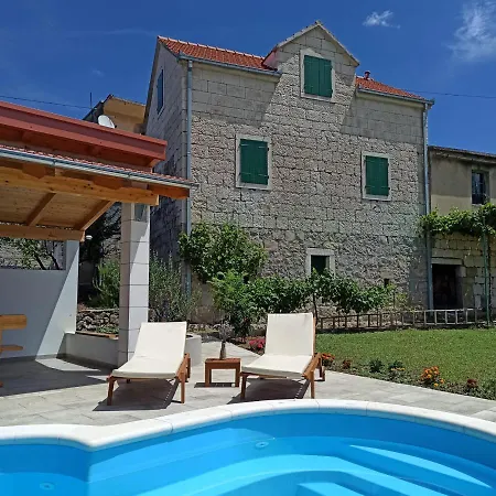 Village Kamenica Сasa de vacaciones Kostanje