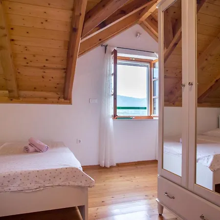 Сasa de vacaciones Village Kamenica Kostanje