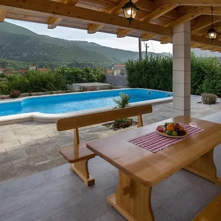 Vakantiehuis Village Kamenica *