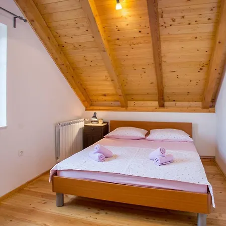 Сasa de vacaciones Village Kamenica Kostanje